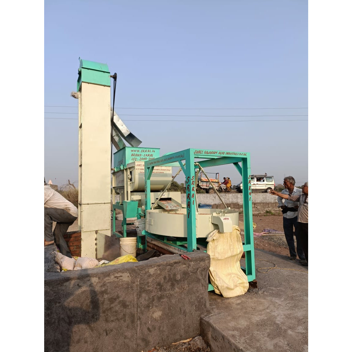 1000 Kg Groundnut Decorticator Machine